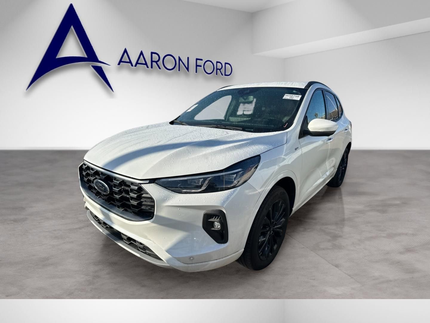 Used 2025 Ford Escape ST-Line Elite w/ Premium Technology Package image 2