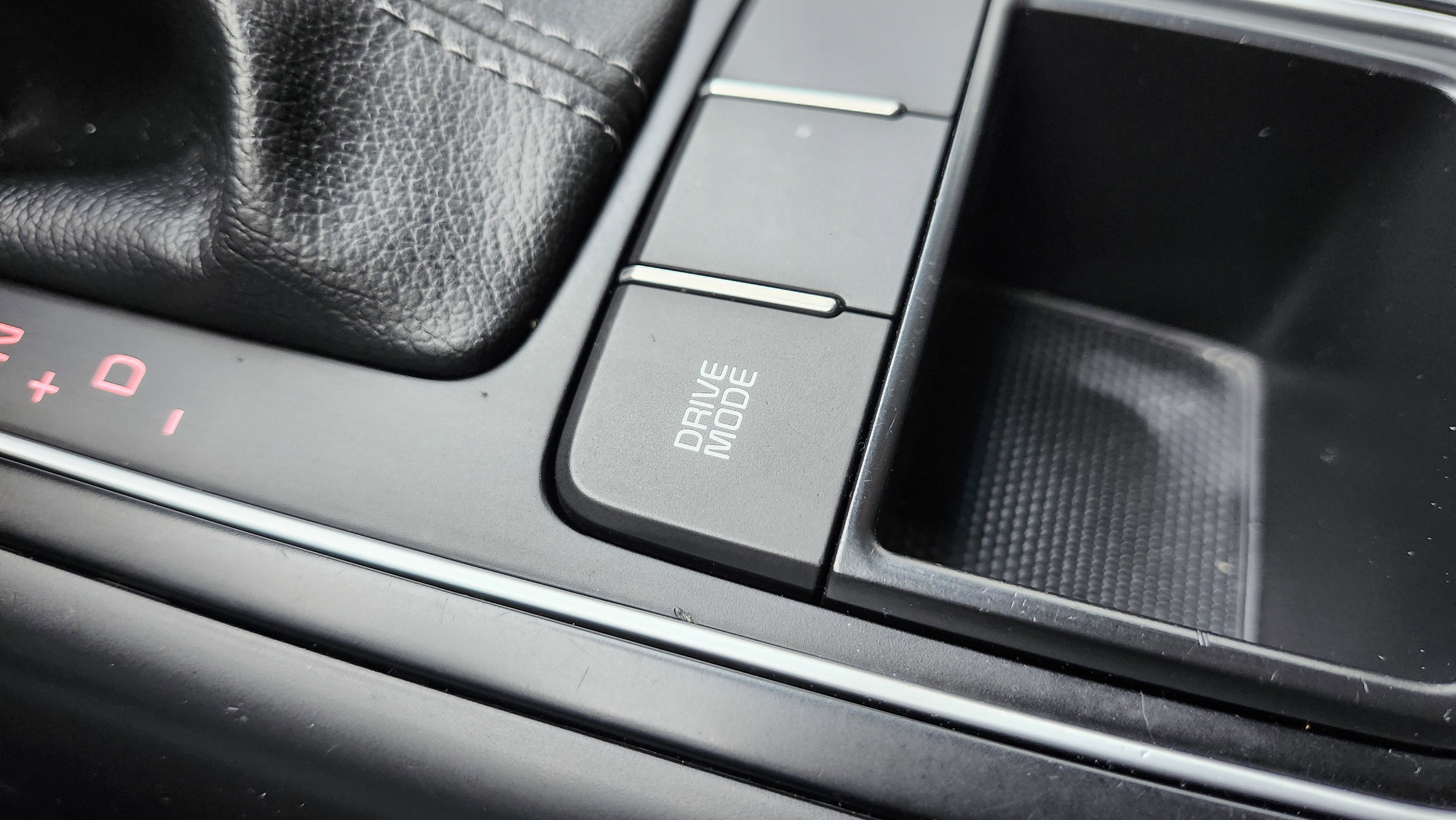 Used 2020 Kia Sorento LX image 8