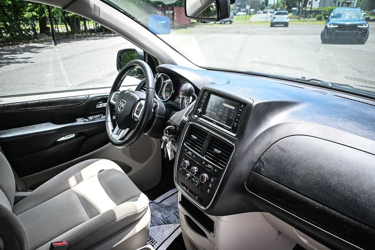 Used 2018 Dodge Grand Caravan SE w/ UConnect Hands-Free Group FWD image 22