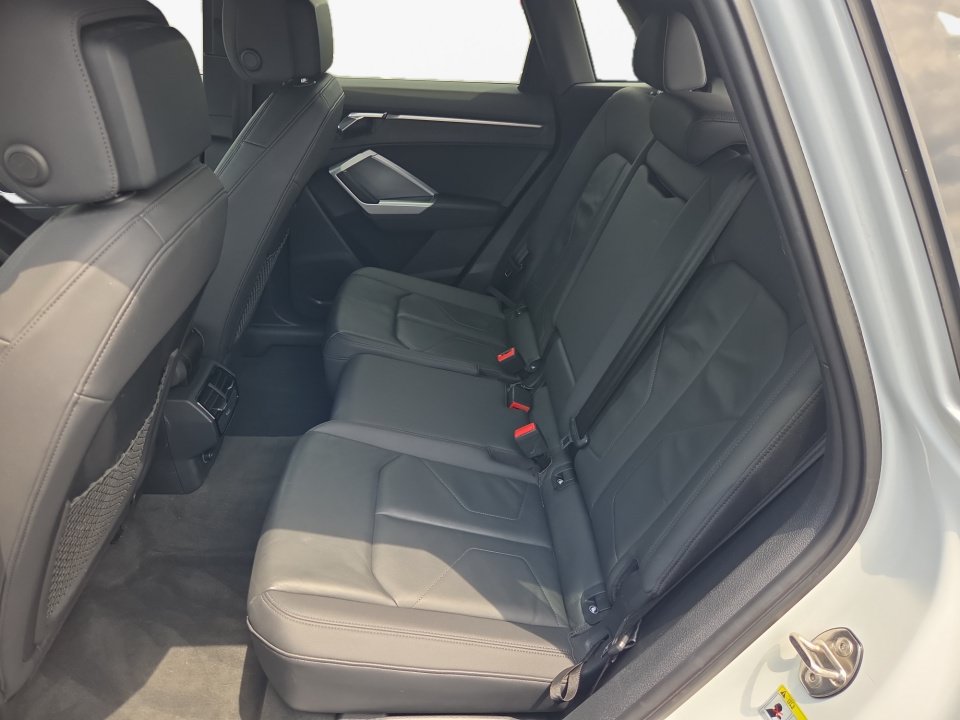 Used 2019 Audi Q3 2.0T Premium Plus w/ Premium Plus Package AWD/4WD image 16