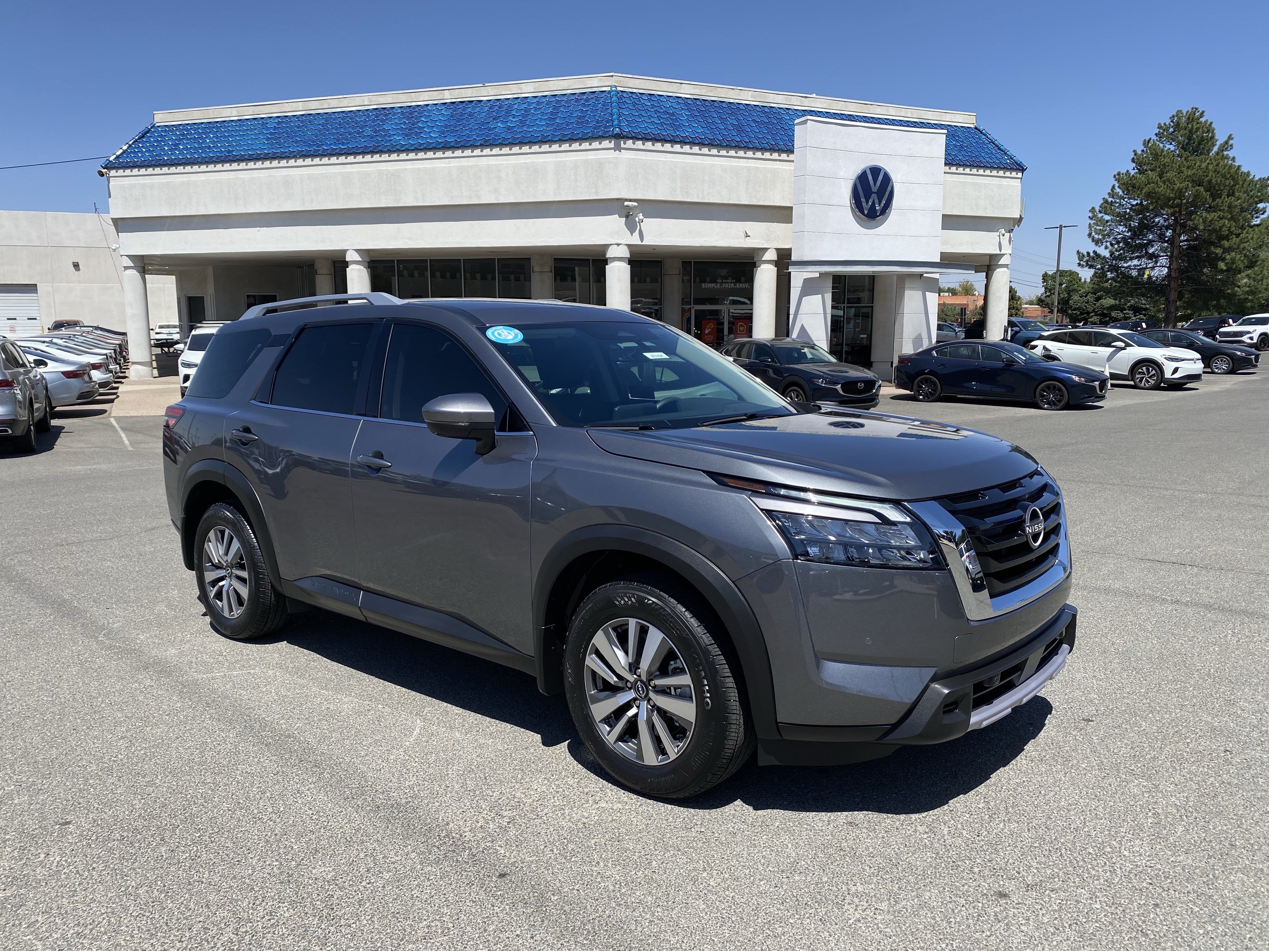 Used 2025 Nissan Pathfinder SL w/ Cargo Package AWD/4WD image 2