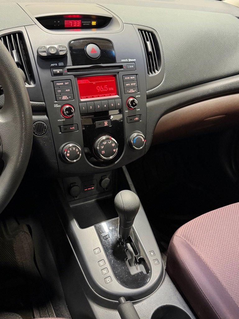 Used 2010 Kia Forte EX image 13