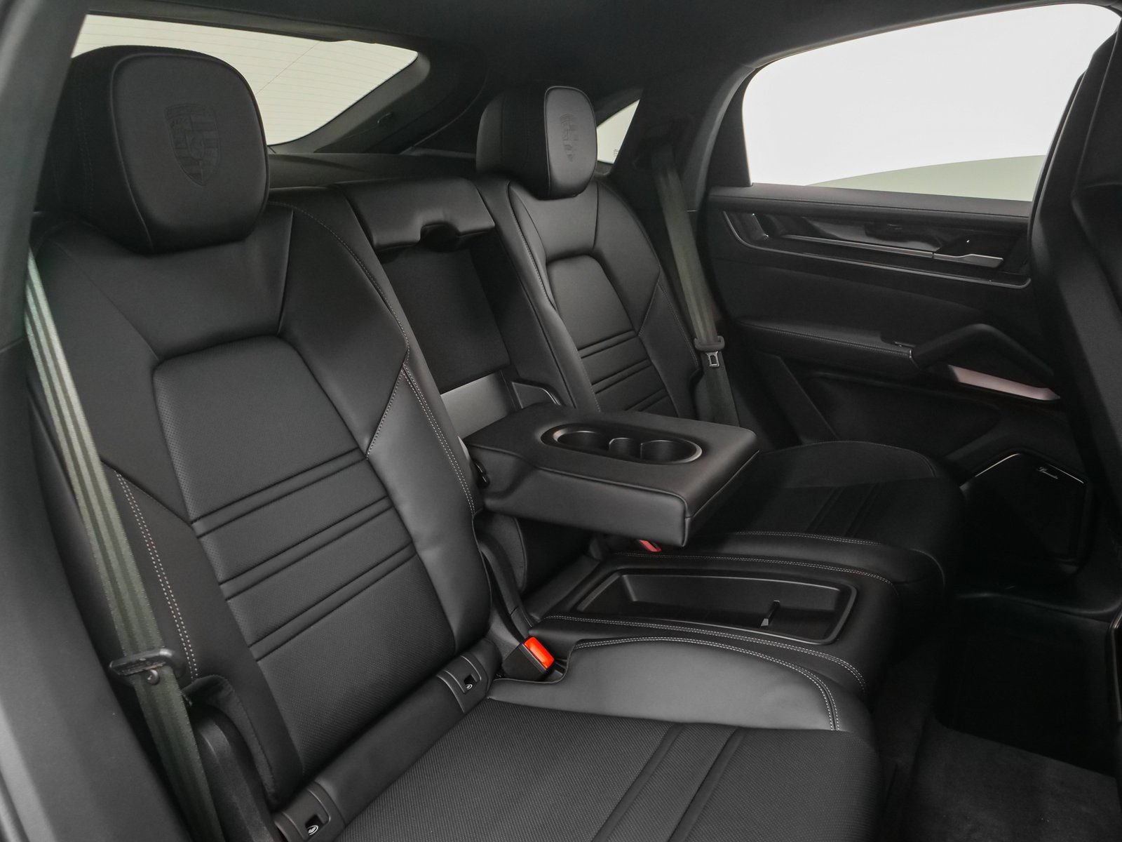 Used 2025 Porsche Cayenne Turbo AWD/4WD image 35