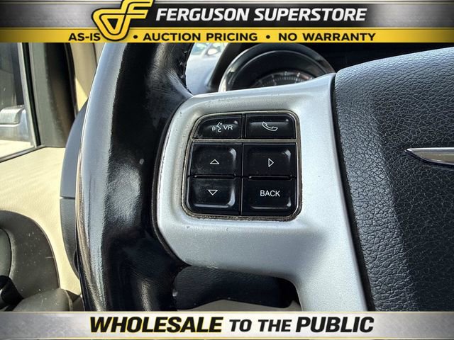 Used 2014 Chrysler Town & Country Touring image 29