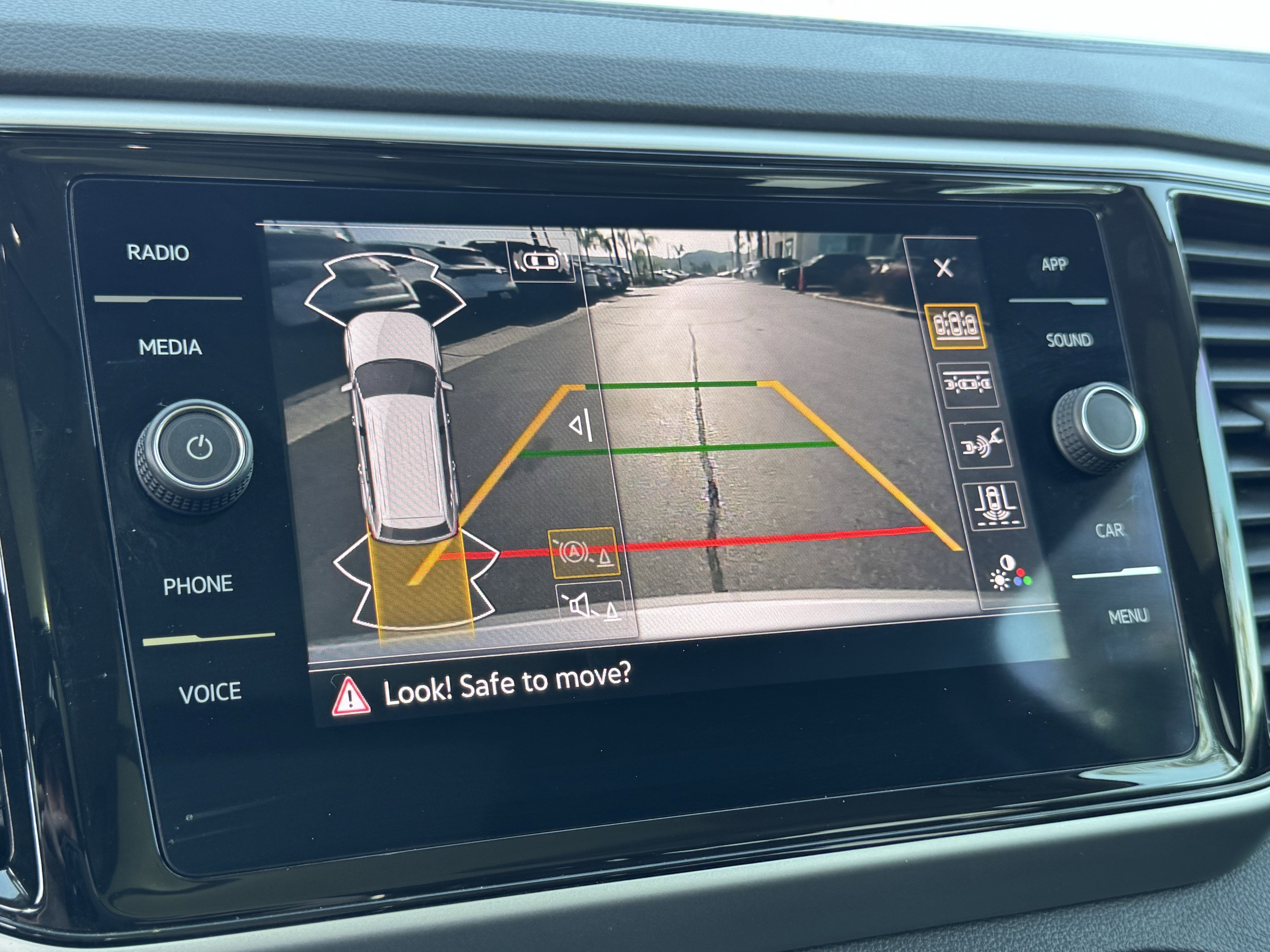 Certified 2022 Volkswagen Atlas SE w/ Panoramic Sunroof Package AWD/4WD image 26