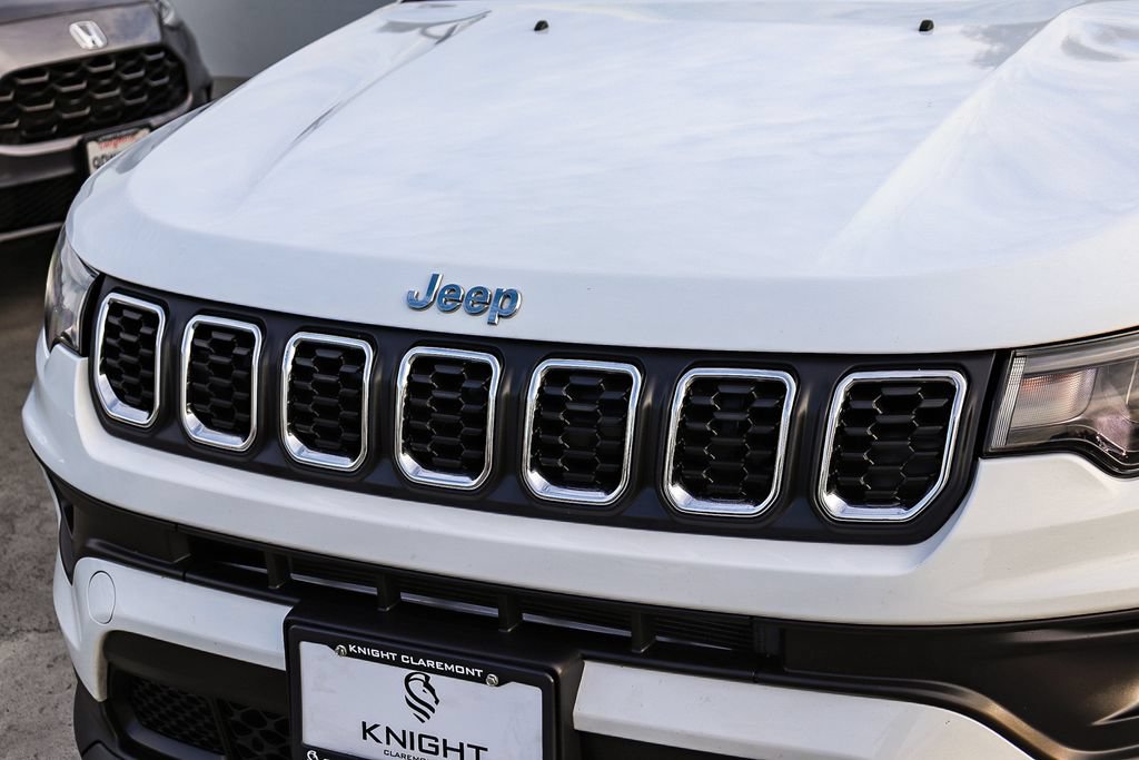 Used 2024 Jeep Compass Latitude AWD/4WD image 5