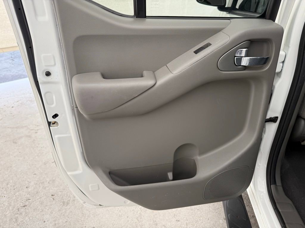Used 2020 Nissan Frontier SV w/ Midnight Edition Floor Mats image 19