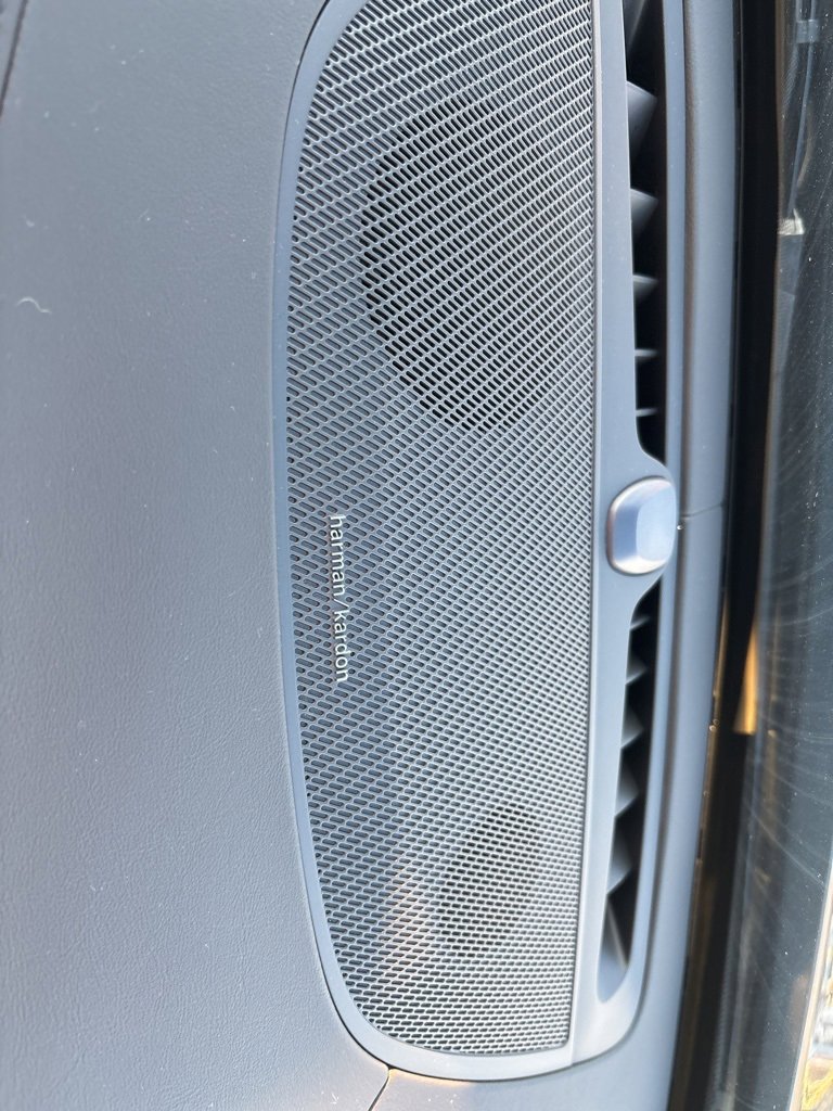 Certified 2025 Volvo XC90 B6 Plus image 30