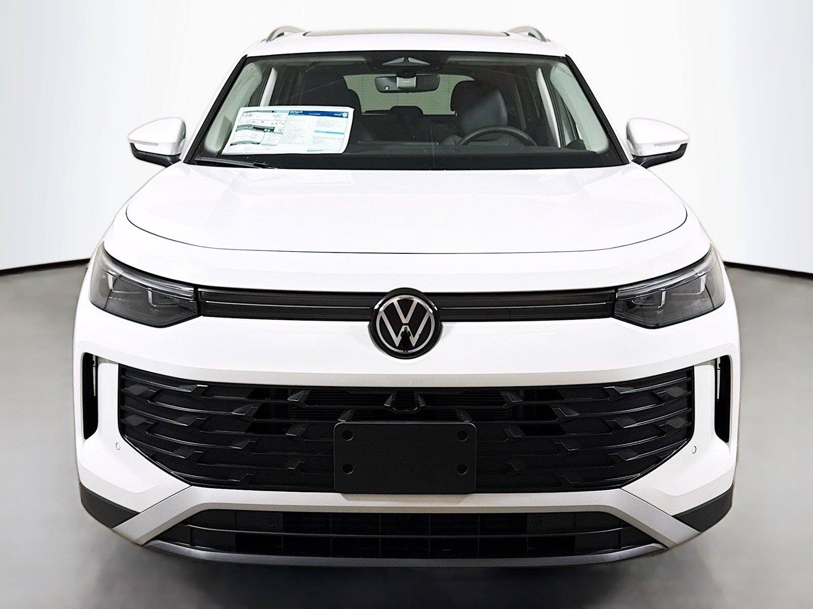 New 2026 Volkswagen Tiguan SE FWD image 2