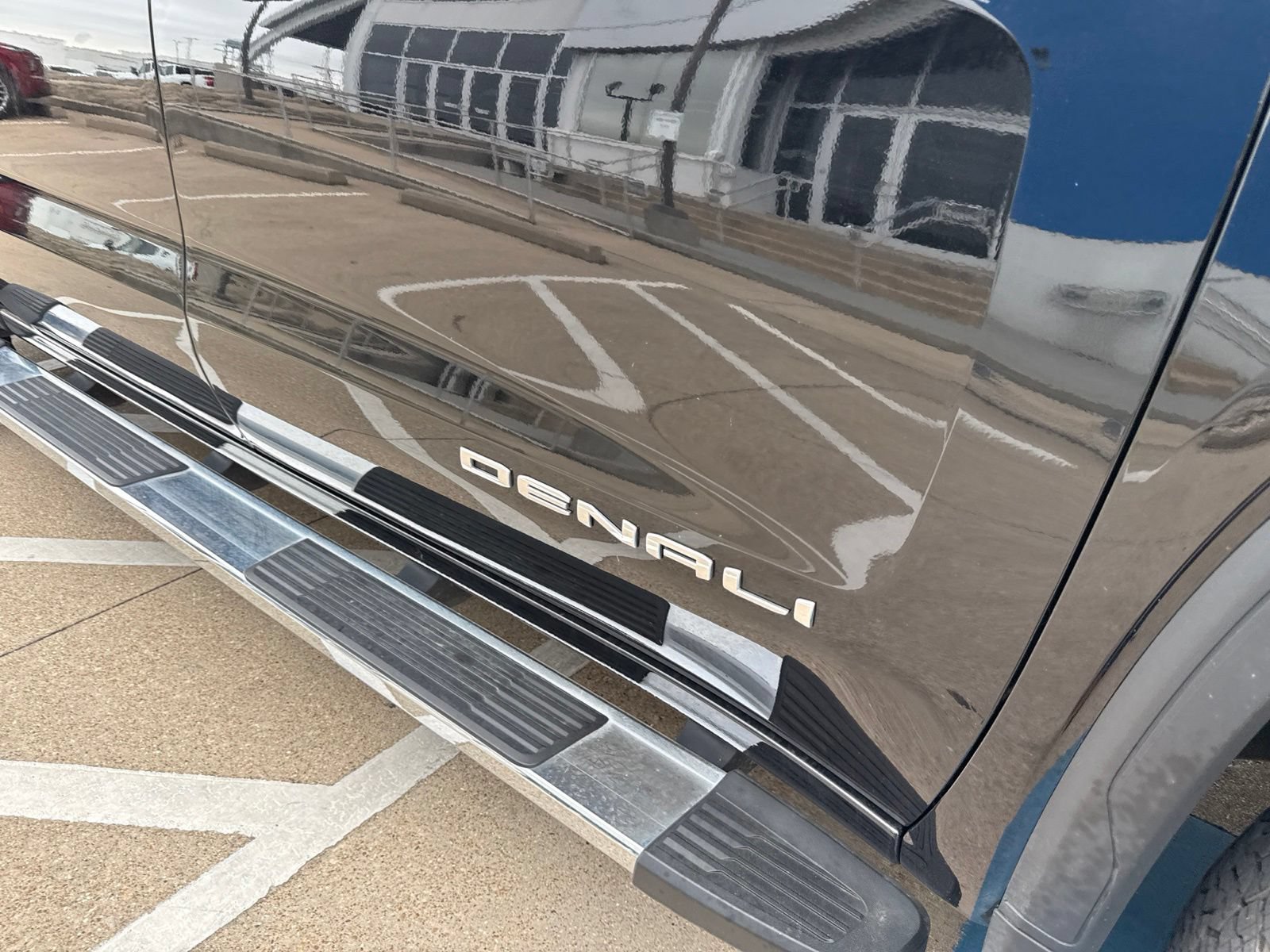 Used 2023 GMC Sierra 1500 Denali w/ Technology Package AWD/4WD image 7