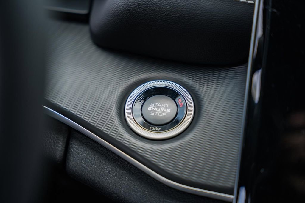 New 2025 Jeep Grand Cherokee Laredo X w/ Luxury Tech Group I image 25