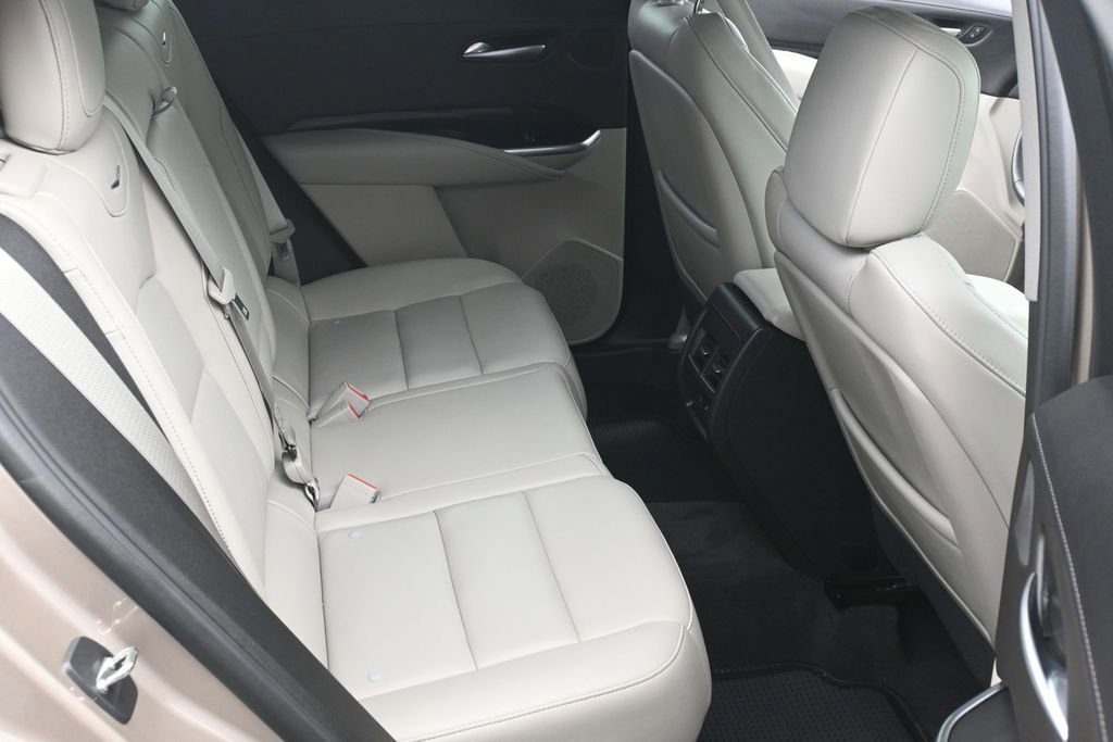 Used 2022 Cadillac XT4 Premium Luxury w/ Enhanced Visibility Package AWD/4WD image 12