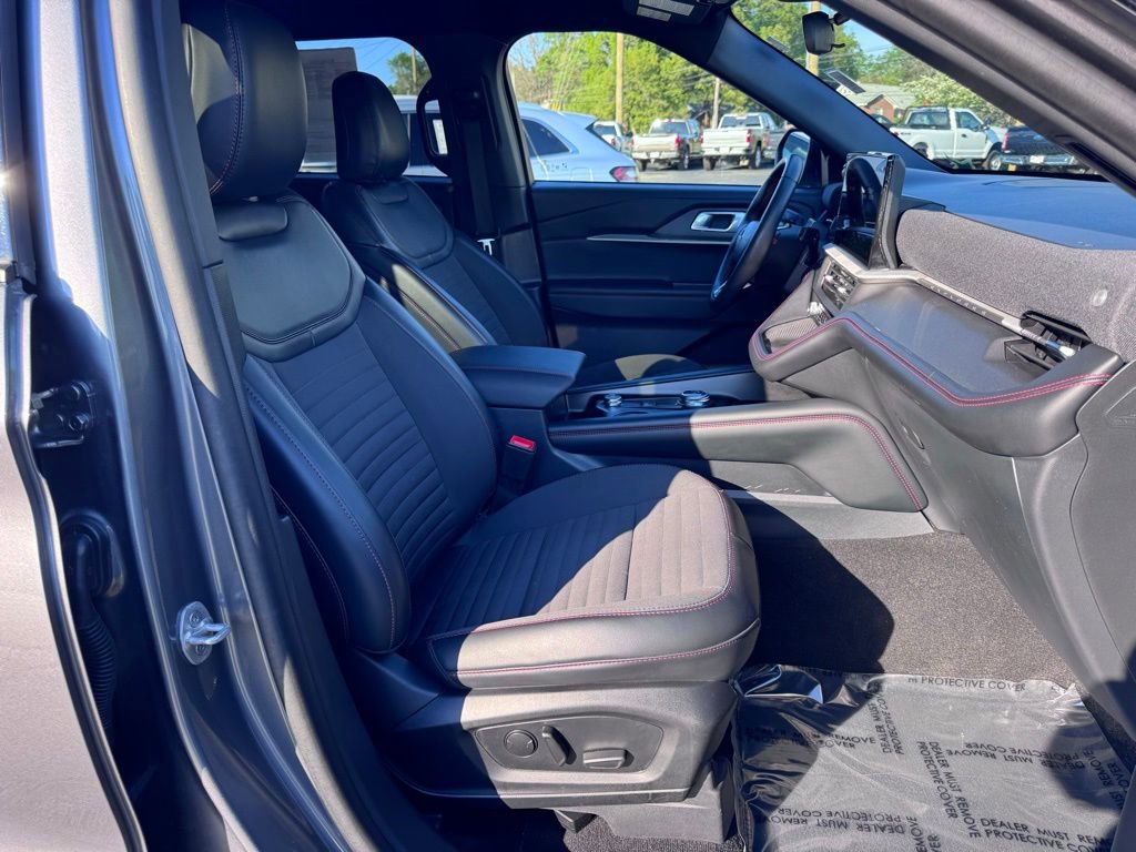 Used 2025 Ford Explorer ST-Line w/ ST-Line Street Pack AWD/4WD image 22