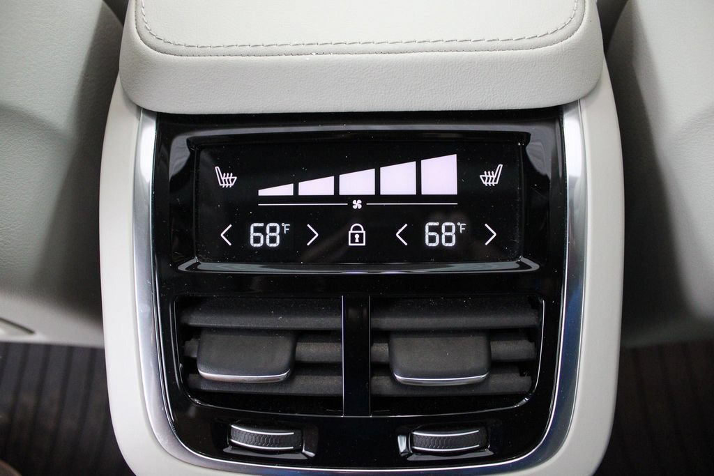 Certified 2023 Volvo XC90 B6 Ultimate w/ Protection Package Premier AWD/4WD image 46