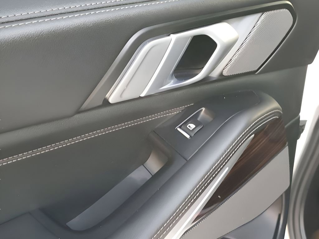 Used 2025 BMW X5 xDrive50e image 49