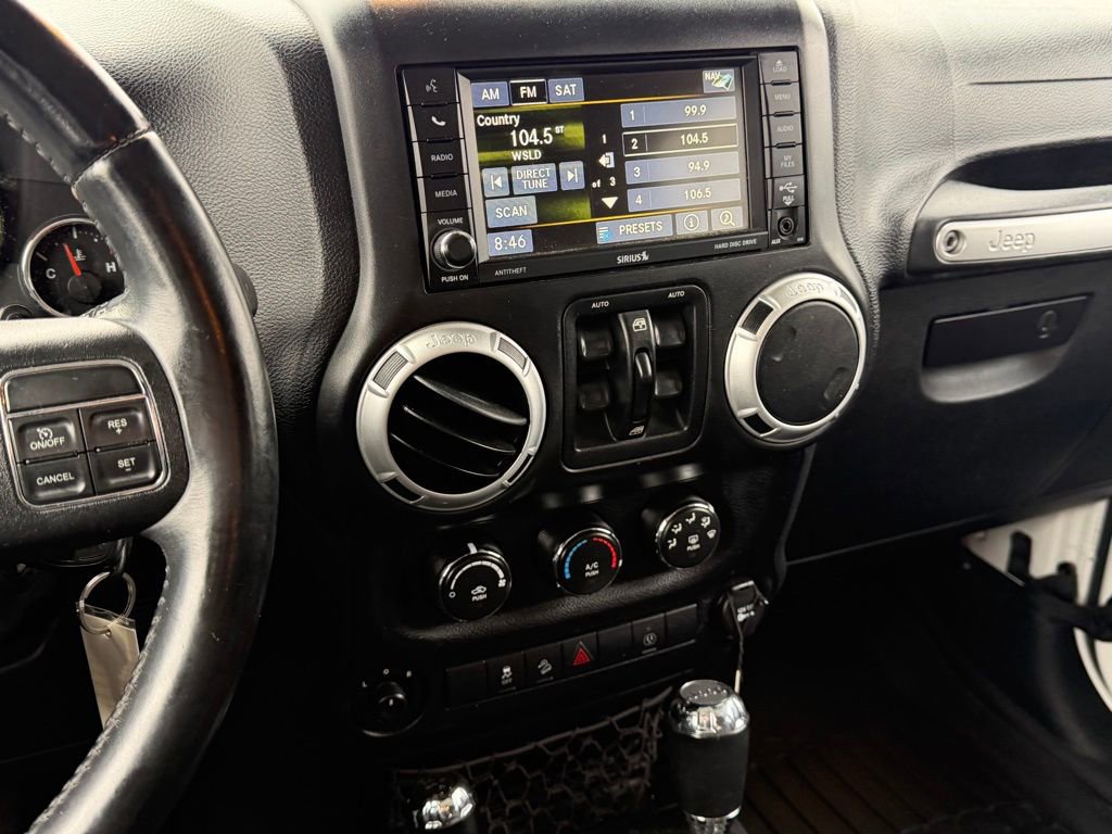 Used 2015 Jeep Wrangler Unlimited Sahara image 11