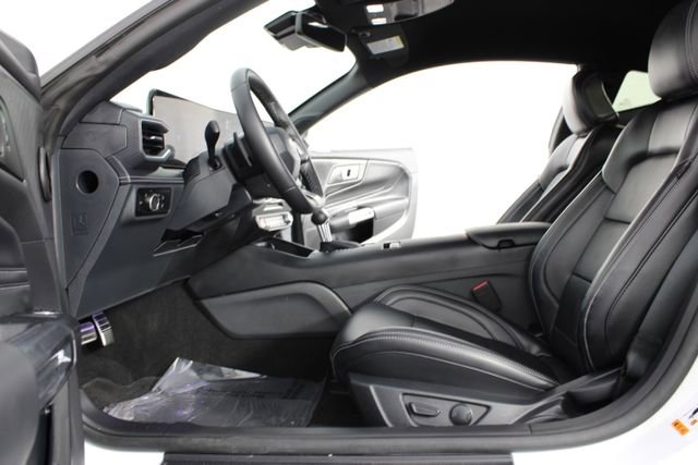Used 2025 Ford Mustang GT Premium RWD image 15