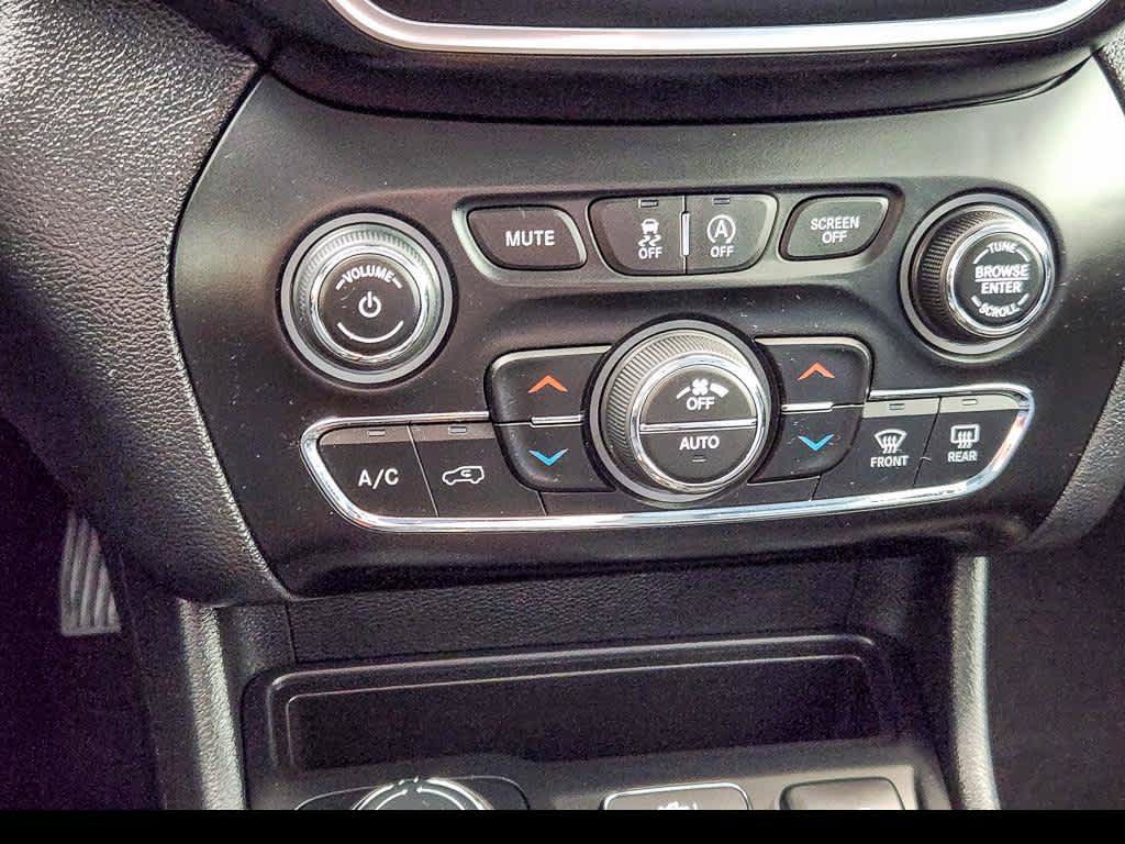 Used 2022 Jeep Cherokee Latitude Lux w/ Mopar Interior Package AWD/4WD image 17