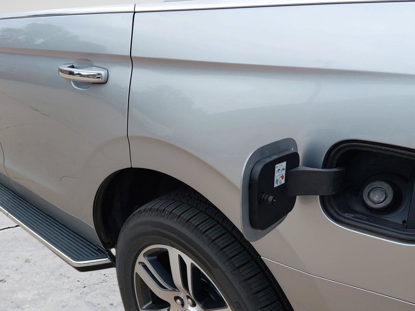 Used 2023 Ford Expedition Limited AWD/4WD image 28