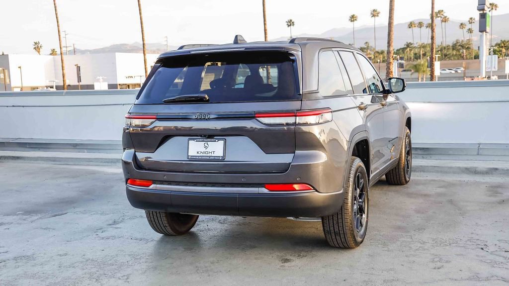New 2026 Jeep Grand Cherokee Altitude RWD image 9