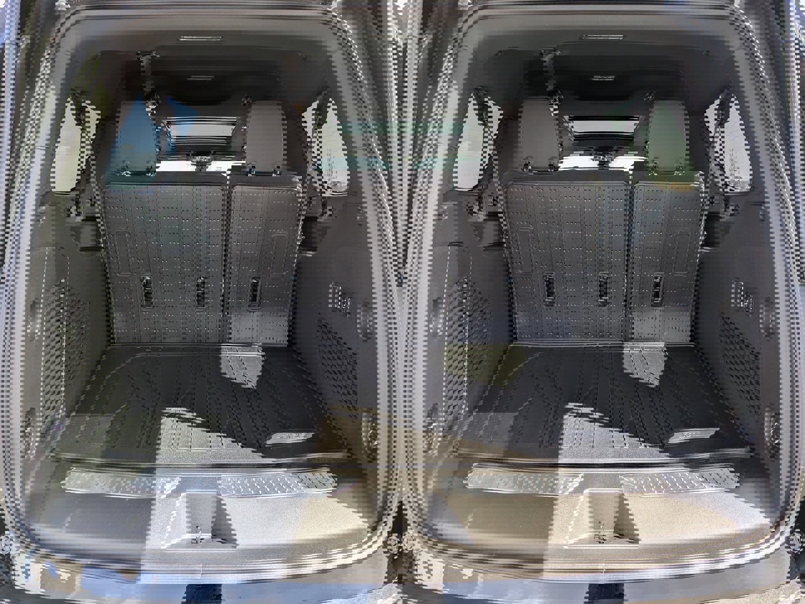 New 2026 Chevrolet Suburban RST image 36