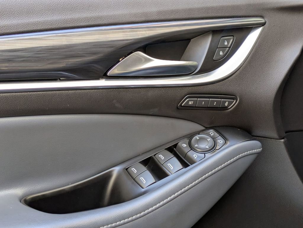 Used 2024 Buick Enclave Premium AWD/4WD image 13