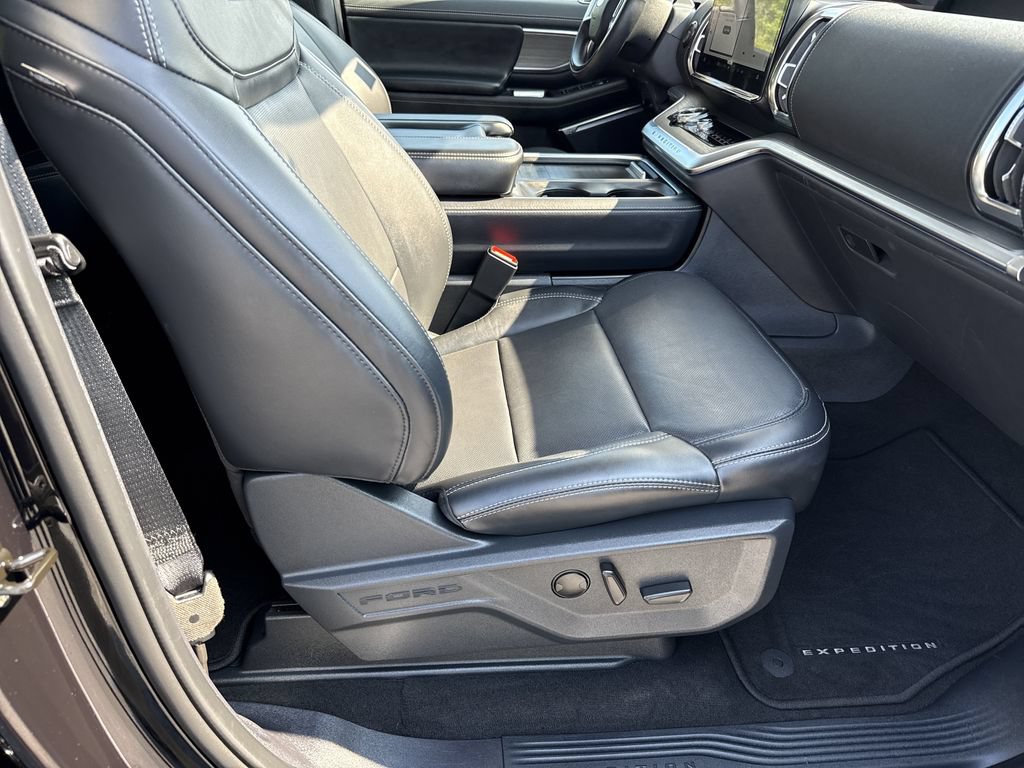 Used 2025 Ford Expedition Max Platinum w/ Driver's Package AWD/4WD image 13