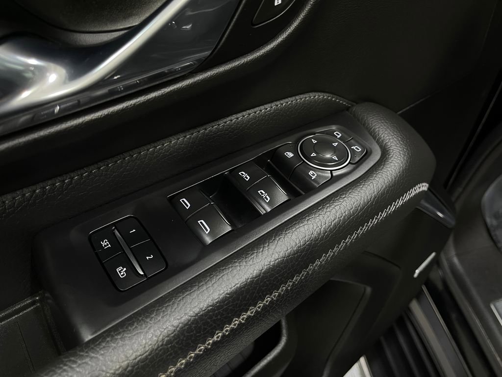 Used 2021 GMC Yukon Denali w/ Advanced Technology Package image 17