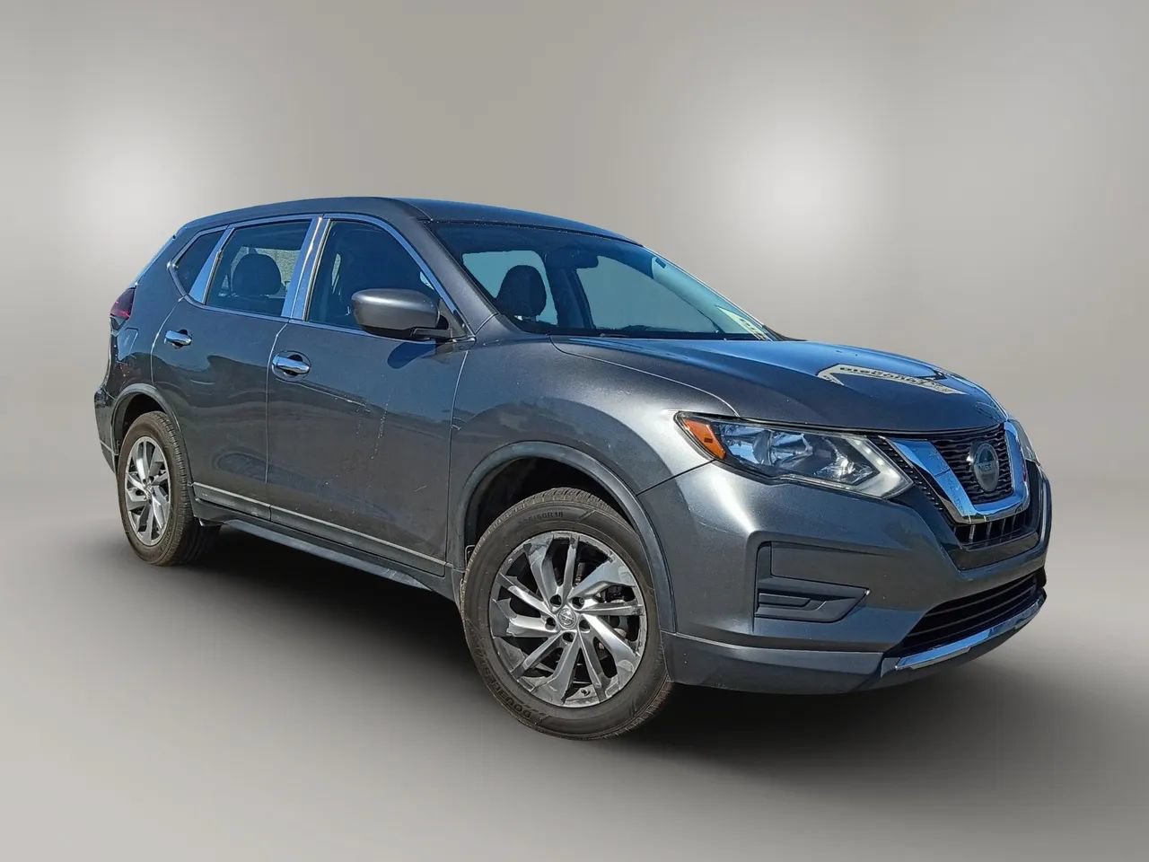 Used 2018 Nissan Rogue S FWD image 1