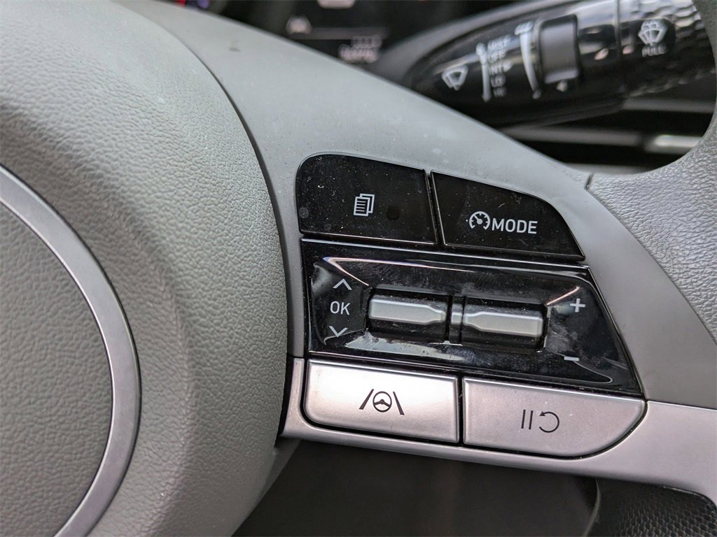 Used 2023 Hyundai Elantra SEL image 18