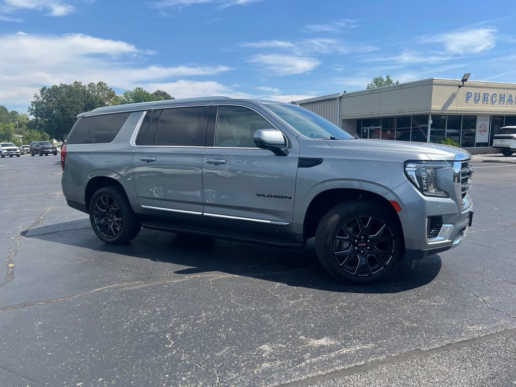 Used 2023 GMC Yukon XL SLT w/ SLT Luxury Package AWD/4WD image 2