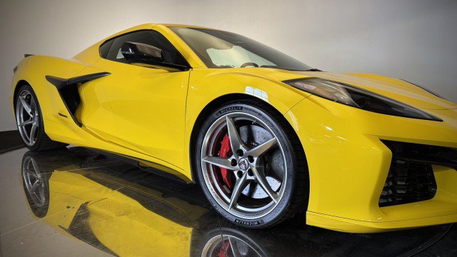 Used 2025 Chevrolet Corvette E-Ray w/ Stealth Interior Trim Package AWD/4WD image 19
