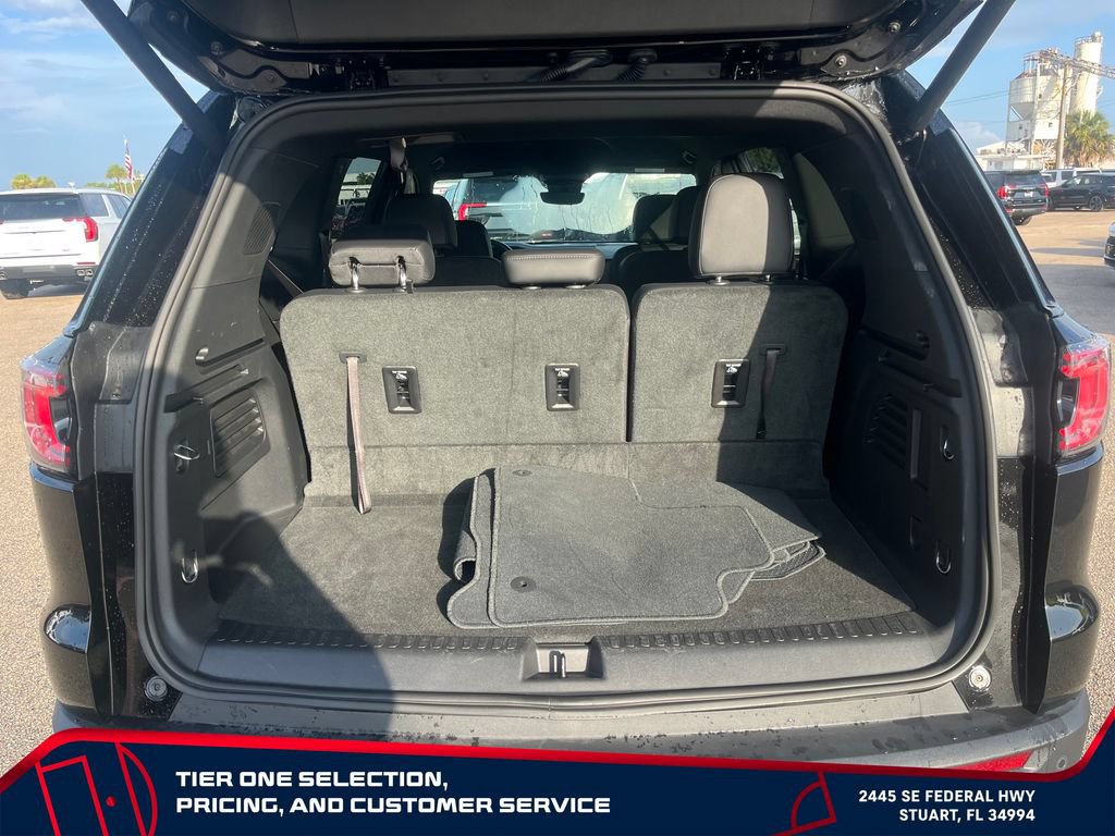 Used 2026 GMC Acadia Elevation w/ Elevation Premium Package FWD image 10