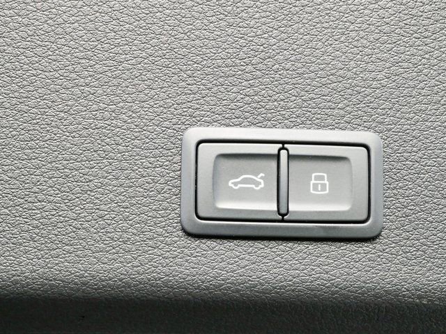 Used 2023 Audi e-tron Premium Plus w/ Premium Plus Package image 29