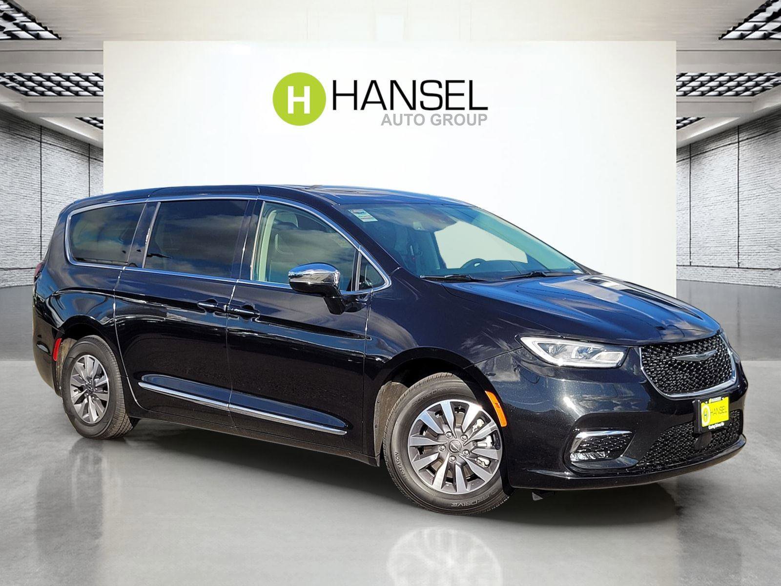 Used 2023 Chrysler Pacifica Limited image 1