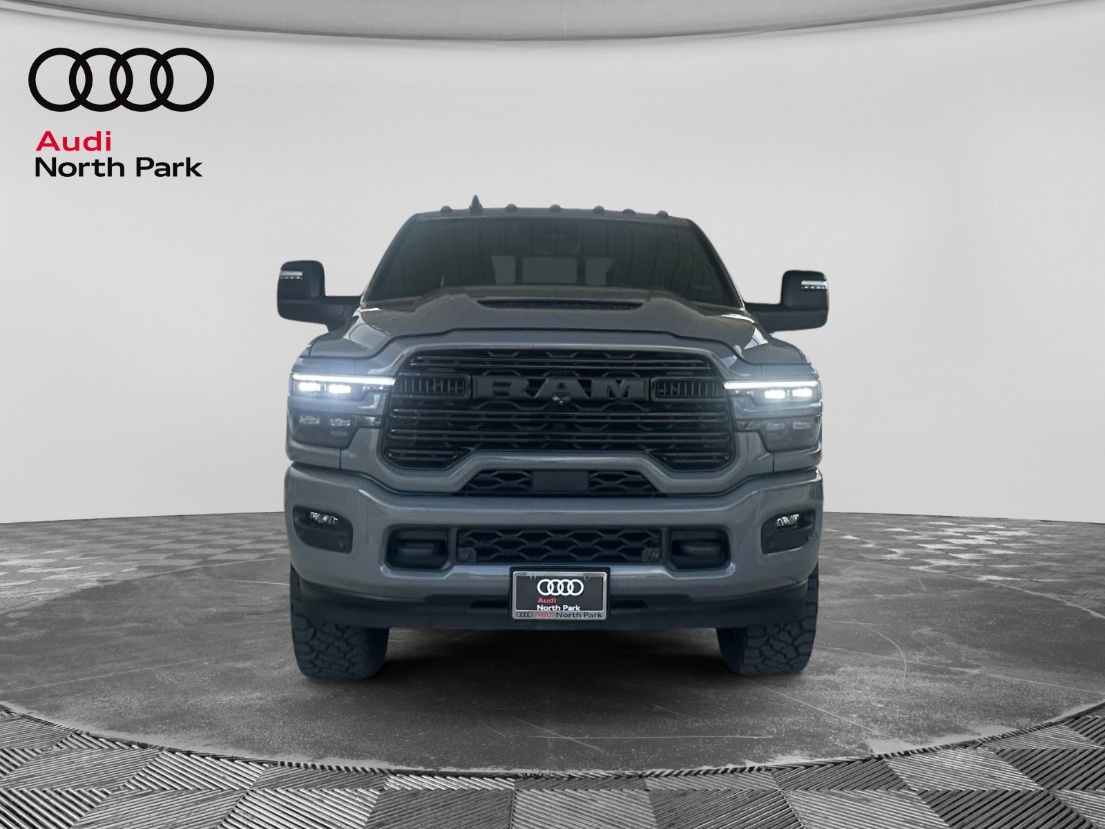 Used 2025 RAM 2500 Laramie AWD/4WD image 8