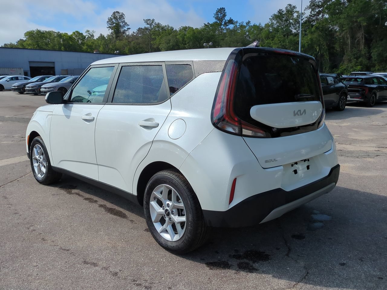Certified 2025 Kia Soul LX w/ LX Technology Package FWD image 7