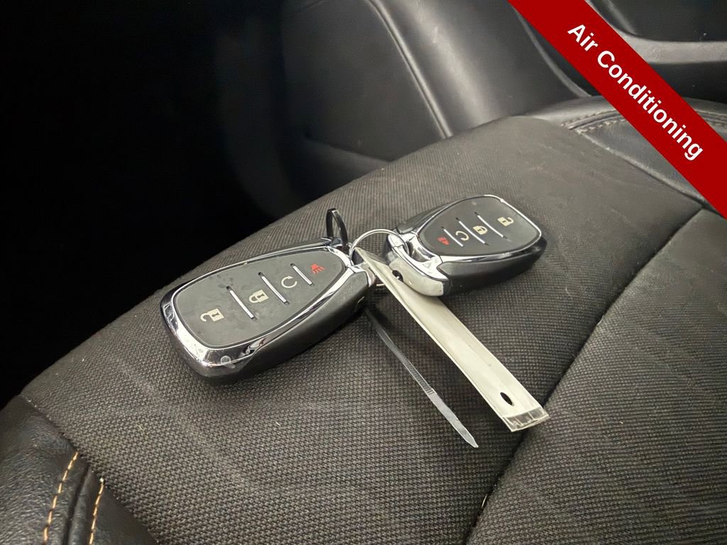 Used 2021 Chevrolet Trax LT w/ LT Convenience Package image 28