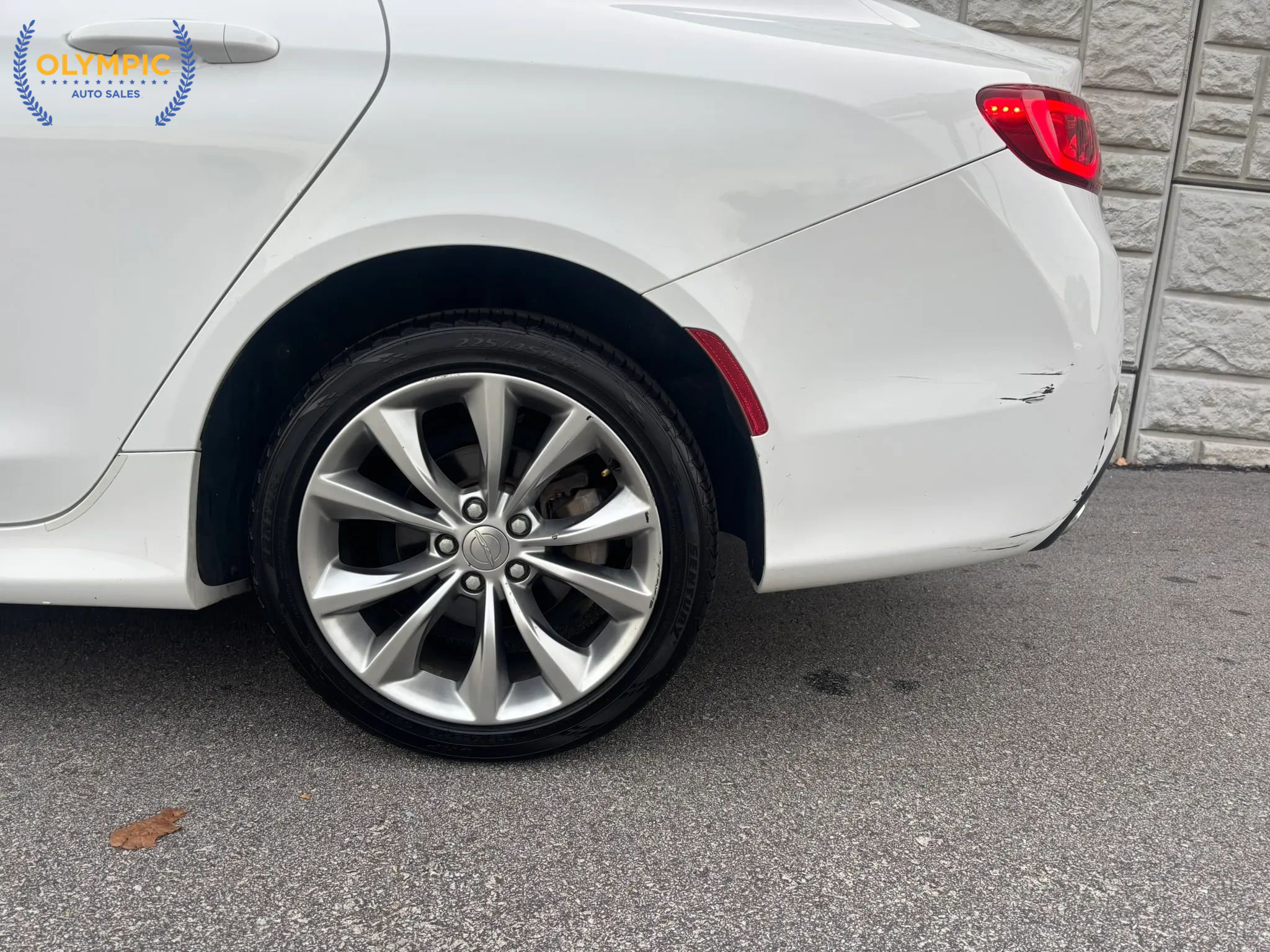 Used 2015 Chrysler 200 S image 10