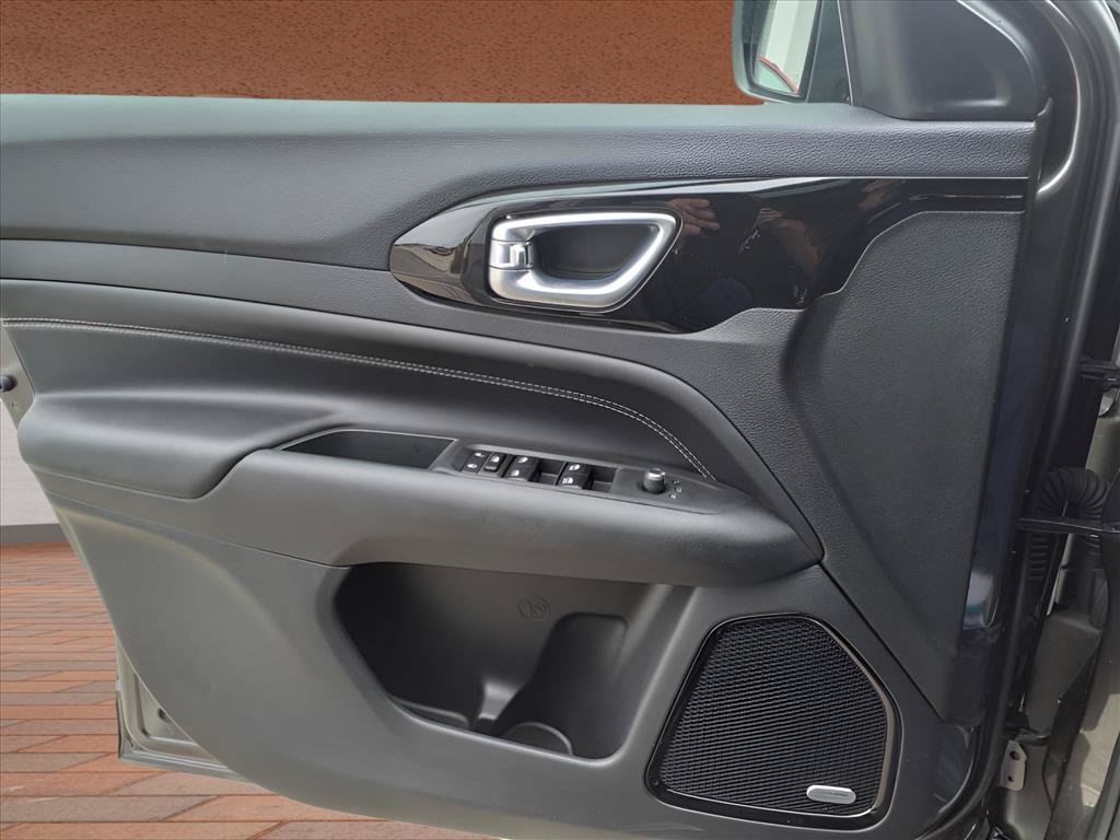 New 2023 Jeep Compass Latitude w/ Sun and Sound Group AWD/4WD image 10