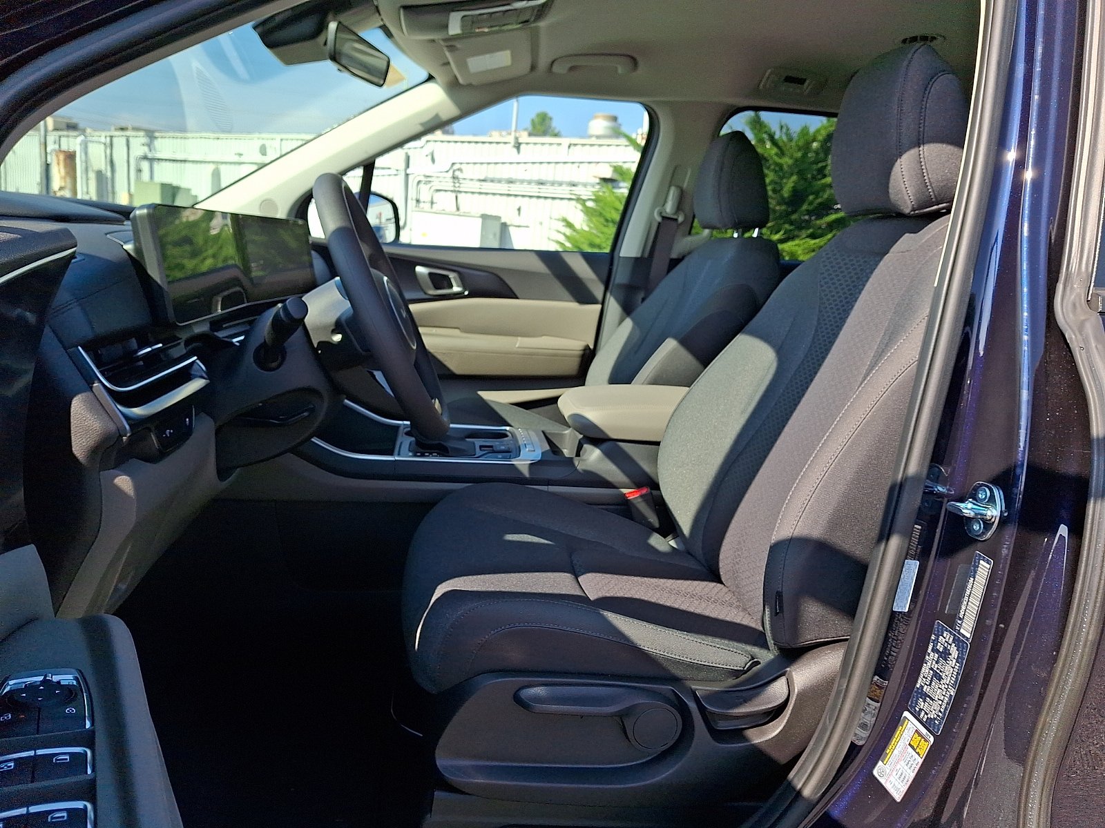 New 2026 Kia Carnival LX FWD image 10