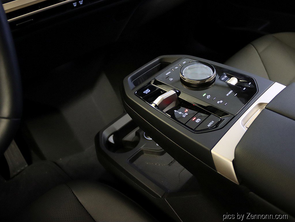 Used 2026 BMW iX xDrive45 w/ Premium Package image 25