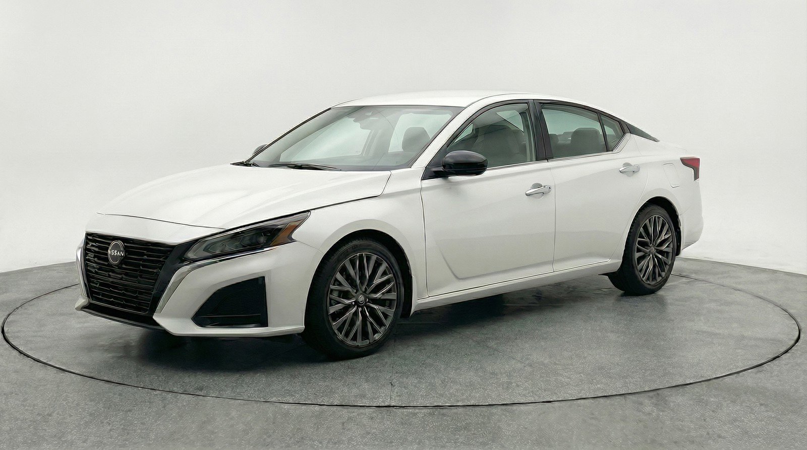 Used 2025 Nissan Altima 2.5 SV image 3