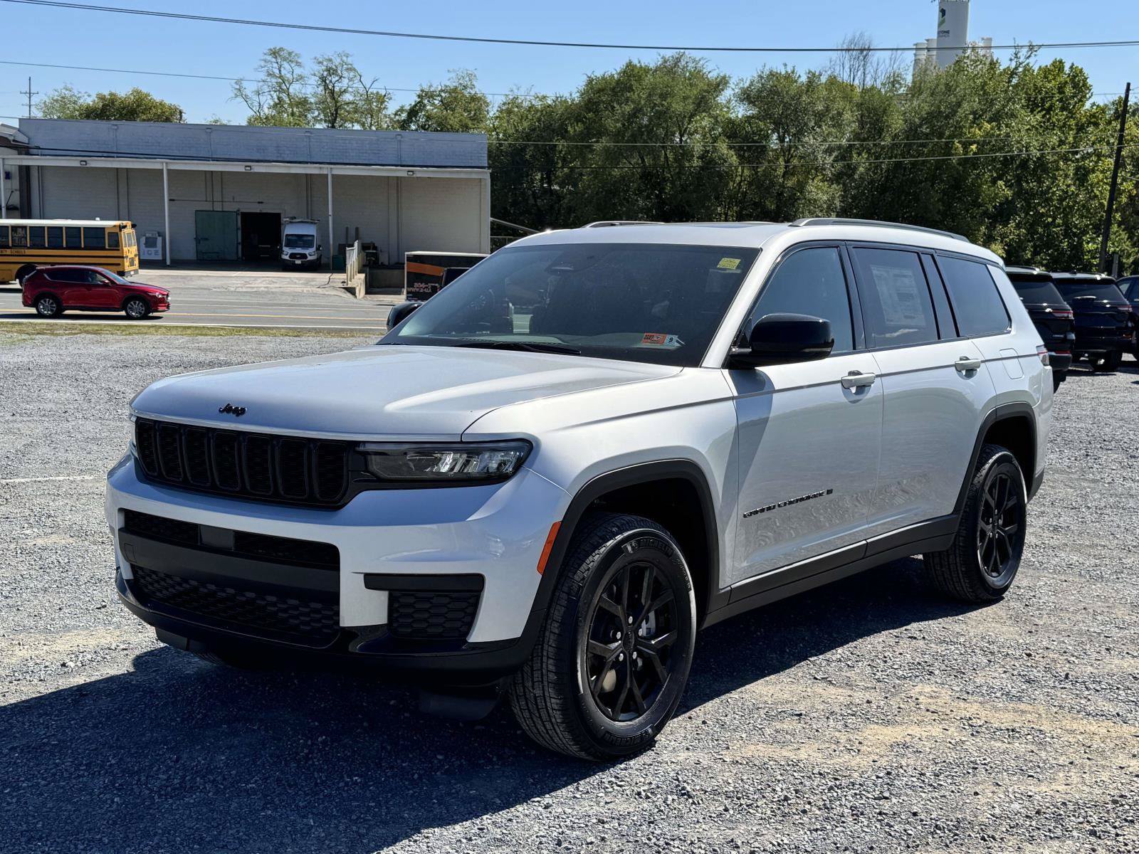 New 2025 Jeep Grand Cherokee L Altitude AWD/4WD image 23