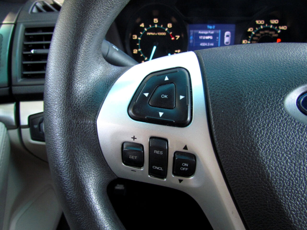 Used 2013 Ford Explorer FWD image 30