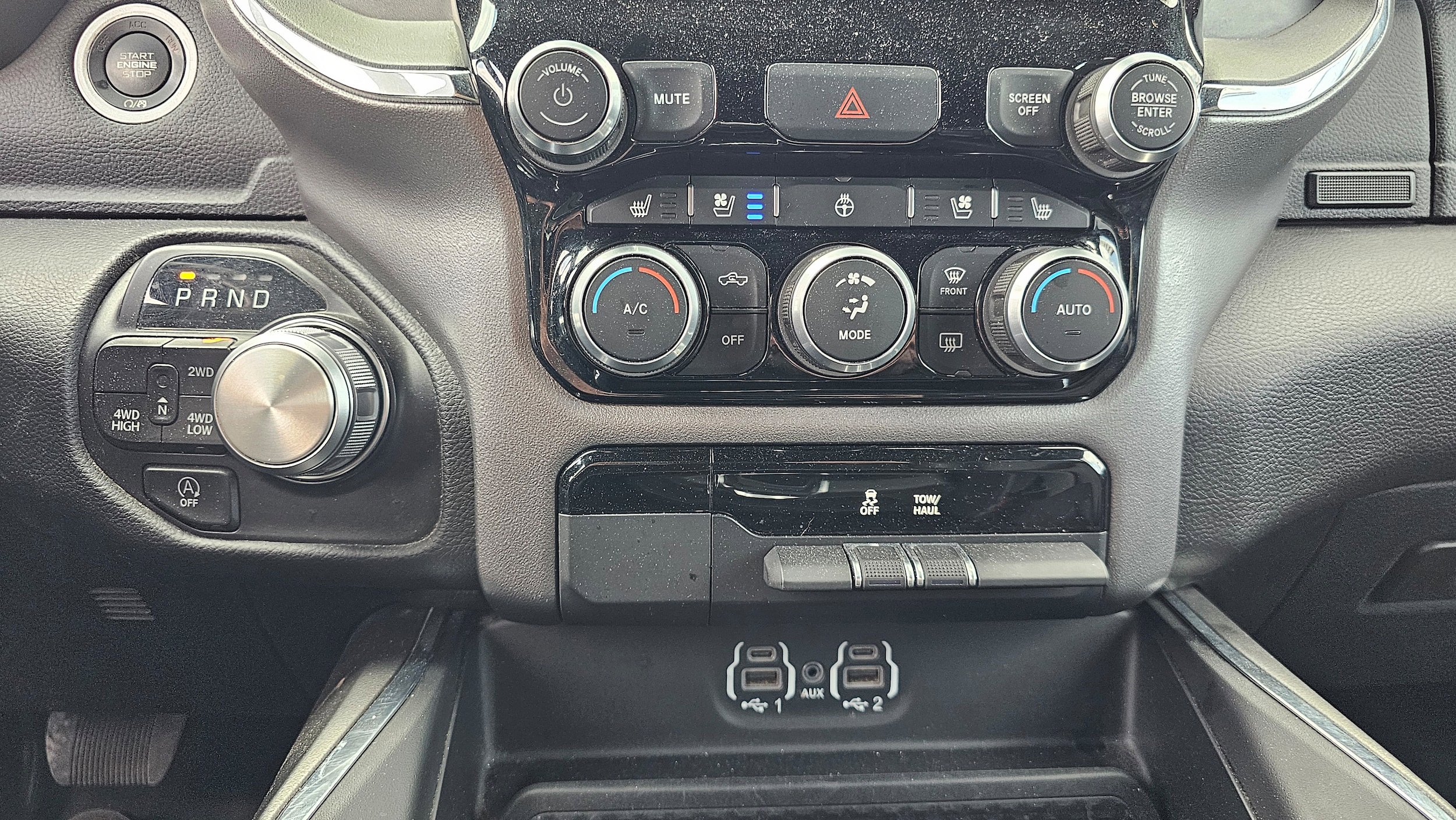 Used 2024 RAM 1500 Laramie AWD/4WD image 23