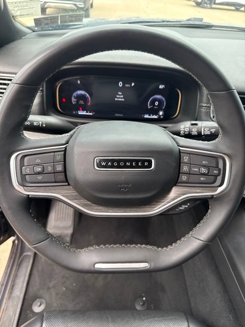 Used 2024 Jeep Wagoneer L Series II w/ Flexible Seating Group AWD/4WD image 17