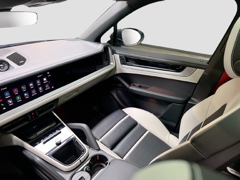 Certified 2024 Porsche Cayenne AWD/4WD image 26