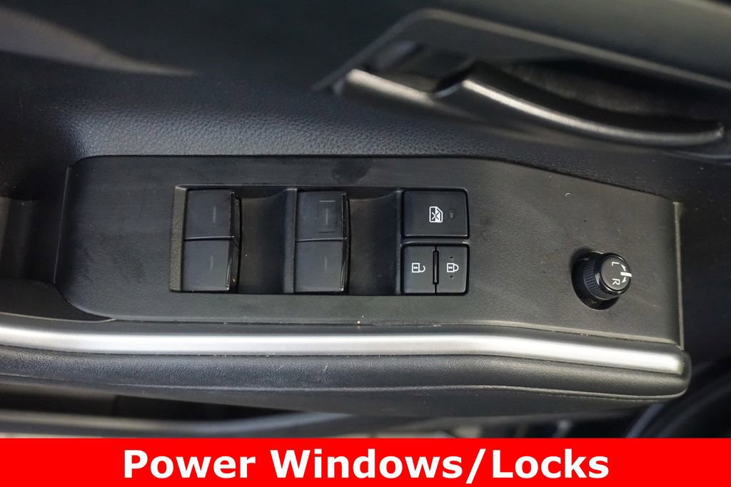 Used 2021 Toyota Highlander LE AWD/4WD image 5