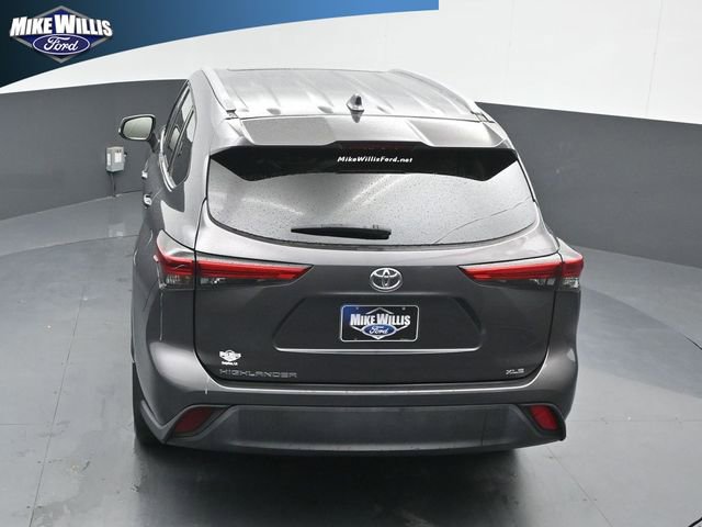 Used 2022 Toyota Highlander XLE FWD image 14